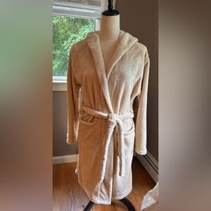 Summer & Rose Cream Plush Robe